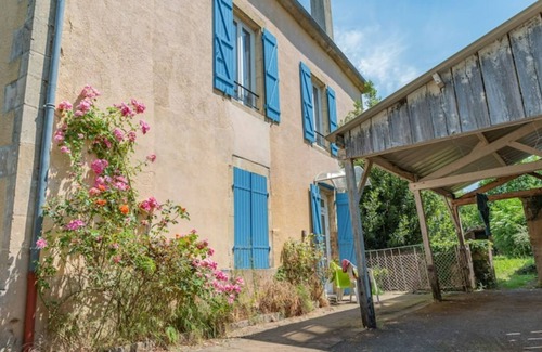 Saint-Honore-les-Bains Appartement | Vrbo Property