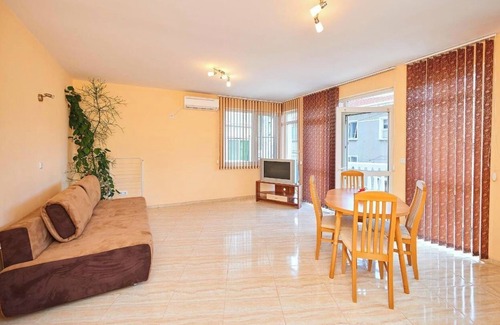 Old Town Appartement | 1 Bedroom 1 Bathroom Holiday Apartment in Pomorie Old Town Fantastic Location