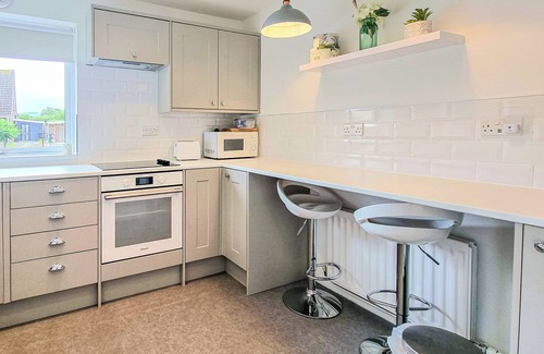 Uphill Cottage | Just a short walk to the beach, this wonderful bungalow is perfect at any time of year.