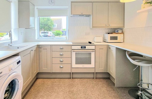 Uphill Cottage | Just a short walk to the beach, this wonderful bungalow is perfect at any time of year.