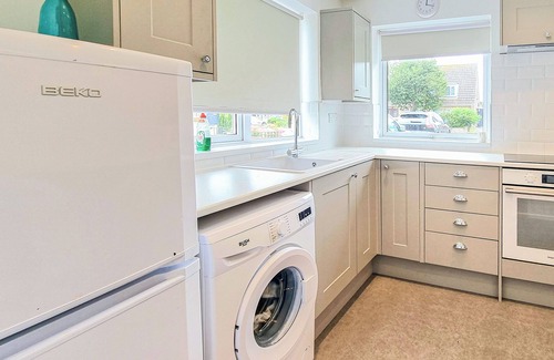 Uphill Cottage | Just a short walk to the beach, this wonderful bungalow is perfect at any time of year.
