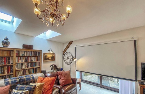 Crockerton Cottage | On the edge of the Longleat Estate, Caroline Cottage, is situated in the village of Crockerton.