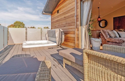 Woodbridge Cabine | 1 bedroom accommodation in Bredfield, Woodbridge