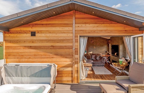 Woodbridge Cabine | 1 bedroom accommodation in Bredfield, Woodbridge