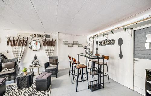 Treignac Appartement | 1 Bedroom Amazing Apartment In Treignac