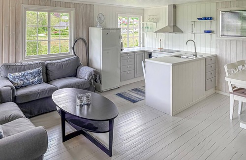 Viksoyri Maison | 1 bedroom awesome home in Vik i Sogn