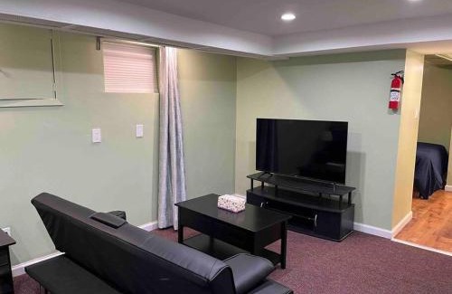 Bellerose Terrace Appartement | 1 Bedroom Basement, NEWLY Renovated