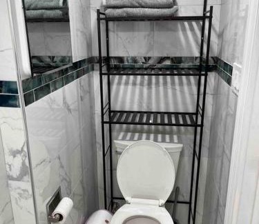 Bellerose Terrace Appartement | 1 Bedroom Basement, NEWLY Renovated
