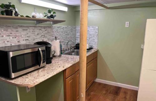 Bellerose Terrace Appartement | 1 Bedroom Basement, NEWLY Renovated