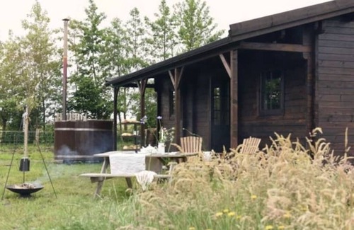 Oosterwolde Cabine | 1 bedroom cabin in oosterwolde