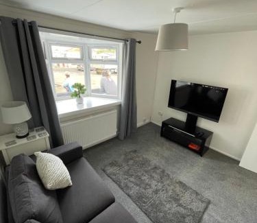 Glasgow Appartement | 1-Bedroom Chalet at Maryville Caravan Site - Uddingston, Glasgow