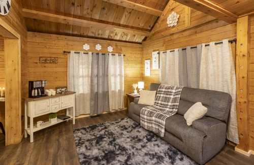 Dillsburg Chalet De Ski | 1 Bedroom Chalet on 13 acres for couples to stay and rejuvenate their marriage