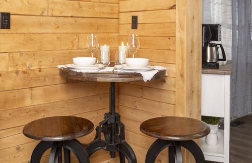 Dillsburg Chalet De Ski | 1 Bedroom Chalet on 13 acres for couples to stay and rejuvenate their marriage