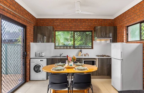 Robertson Maison | 1 Bedroom Comfy Unit Sleep 3 close to mall and bus