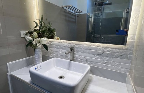 Baclaran Copropriété | Vrbo Property