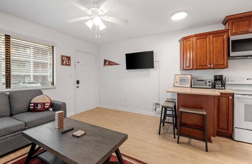 Tallahassee Copropriété | 1 Bedroom Condo Shadowing Doak Campbell Stadium