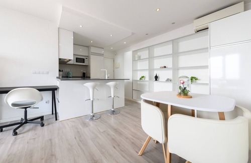 Nueva Espana Appartement | 1 bedroom flat with swimming pool and balcony in Madrid