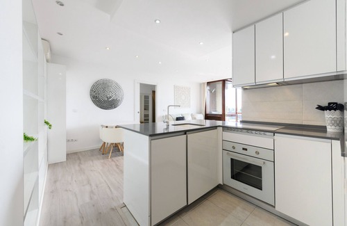 Nueva Espana Appartement | 1 bedroom flat with swimming pool and balcony in Madrid