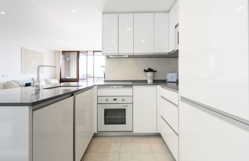 Nueva Espana Appartement | 1 bedroom flat with swimming pool and balcony in Madrid