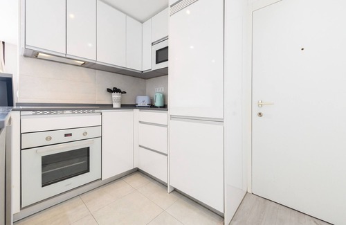 Nueva Espana Appartement | 1 bedroom flat with swimming pool and balcony in Madrid