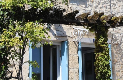 Le Bugue Maison | MAISON VACANCES 2 A 4 PERSONNES - TERRASSE SUD FACE RIVIERE (PAS DE JARDIN)