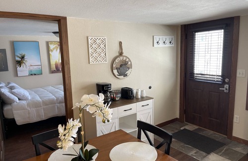 La Crosse Appartement | 1 Bedroom lake facing apartment less than 8 miles From Downtown La Crosse.
