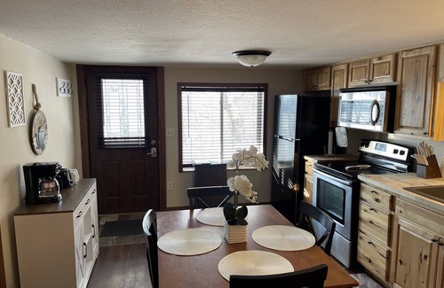 La Crosse Appartement | 1 Bedroom lake facing apartment less than 8 miles From Downtown La Crosse.