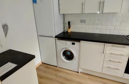 Coppetts Appartement | 1 bedroom refurbished flat with free parking