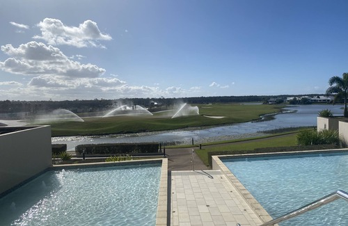 Pelican Waters Appartement | 1 bedroom Resort Apartment 5 minutes from Golden Beach