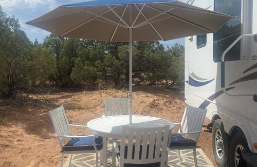Roosevelt Maison | 1-bedroom RV in amazing Roosevelt with WiFi, AC can sleep 4 adults and one child