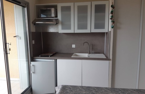 Saint-Pierre-la-Mer Appartement | Studio avec 1 chambre avec vue sur mer. Idéal pour 2 adultes et 1 enfant.
