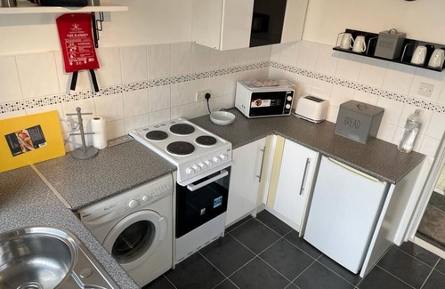 Glasgow Chalet De Ski | 1- Bedroom Semi-detached Chalet Uddingston Glasgow
