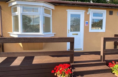 Glasgow Chalet De Ski | 1- Bedroom Semi-detached Chalet Uddingston Glasgow