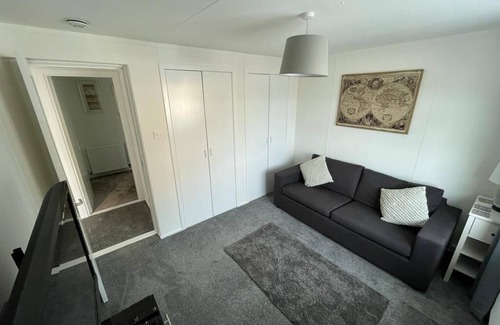 Glasgow Chalet De Ski | 1- Bedroom Semi-detached Chalet Uddingston Glasgow