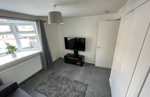 Glasgow Chalet De Ski | 1- Bedroom Semi-detached Chalet Uddingston Glasgow
