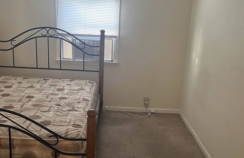 Ferguson Maison | 1 bedroom shared space with 2 other tenants in a 3 bedroom single family.