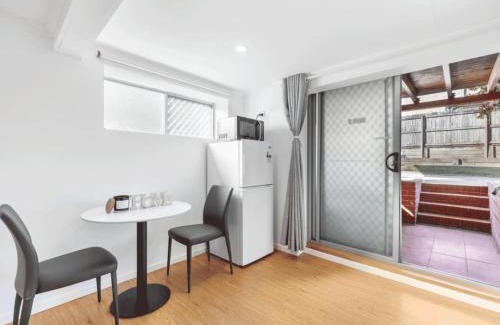 Macgregor Appartement | 1 Bedroom Unit near Highway Transports n Shops