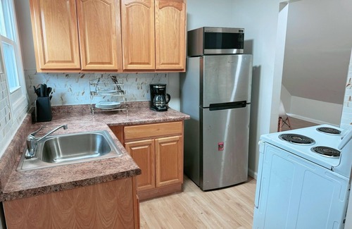 Newark Appartement | 1 Bedroom Urban Retreat with Patio & Gym!