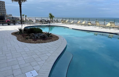 Daytona Beach Shores Copropriété | 1-bedroom beachfront condo in beautiful Daytona Beach Shores.