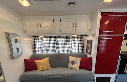 Norman Park Maison | 1 Bedroom Vintage Camper - Ruby