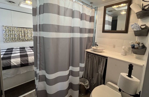 Norman Park Maison | 1 Bedroom Vintage Camper - Ruby