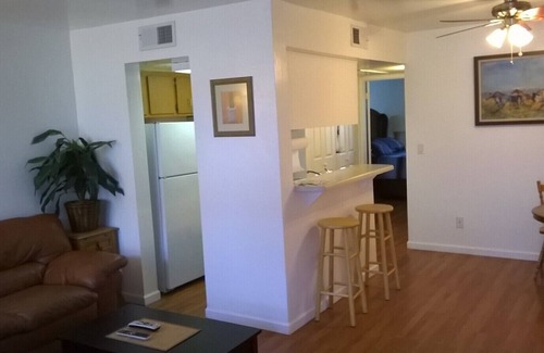 Surprise Copropriété | Condo 1 chambre à côté de la ville, près de DELWEBBHOSPITAL, WESTVALLEY MEDPLACES