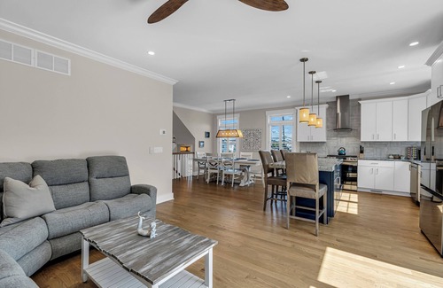 Ortley Beach Maison | 1 Block 2 Beach, Steps to Town, Linens/towels incl