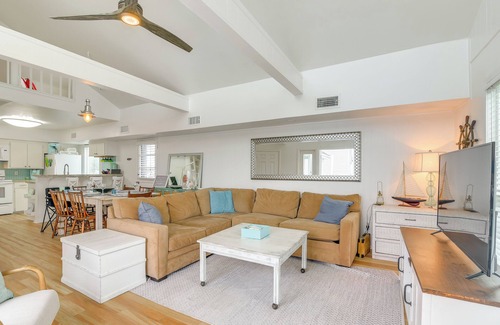 Pirates Beach Maison | 1 Block to Beach: Family Retreat in Galveston!