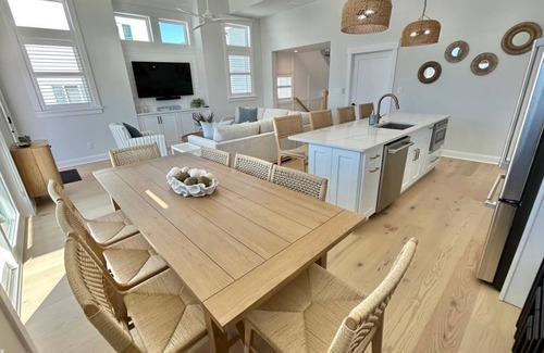 Sea Isle City Maison | 1 Block to Beach Mid-Island Elevator and a Pool Dreams do come true