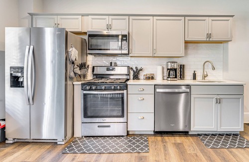 Stroudsburg Maison | 1 Block to Main Street: Dtwn Stroudsburg Townhome!