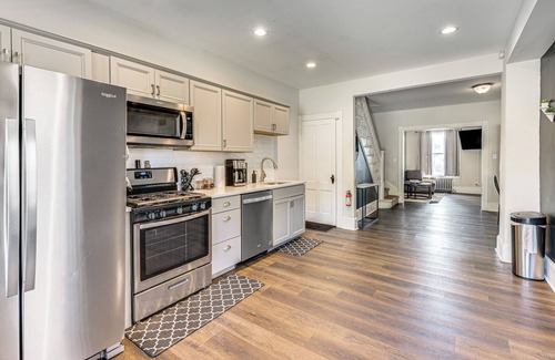 Stroudsburg Maison | 1 Block to Main Street: Dtwn Stroudsburg Townhome!