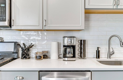 Stroudsburg Maison | 1 Block to Main Street: Dtwn Stroudsburg Townhome!