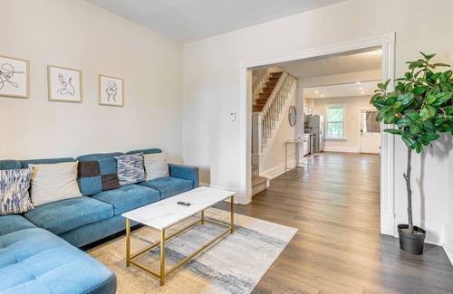 Stroudsburg Maison | 1 Block to Stroudsburg Main St: Chic Townhome