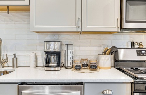 Stroudsburg Maison | 1 Block to Stroudsburg Main St: Chic Townhome
